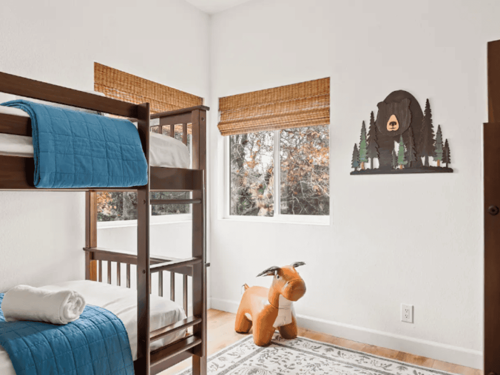 airbnb kids bedroom decor